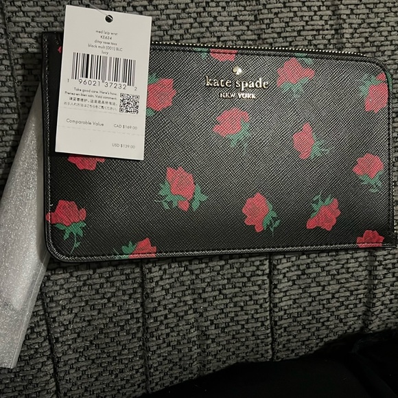 kate spade Handbags - KATE SPADE NWT Wristlet